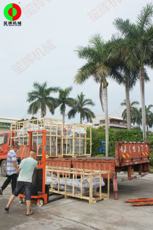 瓜果削皮機、切菜機以及洗菜機等蔬果前處理加工設備兩車同時發貨交付！