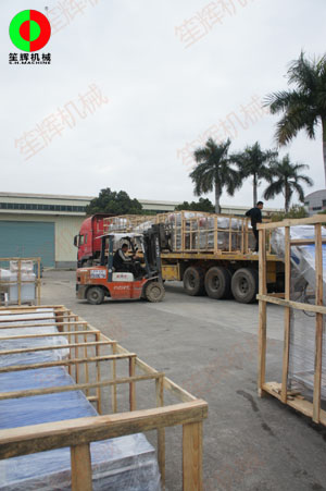 蔬果清洗加工生產(chǎn)線春節(jié)前專車發(fā)貨上海客戶!