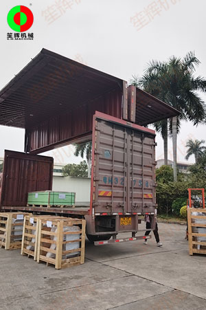 山東王小姐的一批蔬果加工設備裝車發(fā)貨交付！