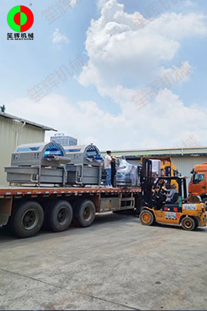 客戶訂購的智能渦流清洗線裝車出貨！